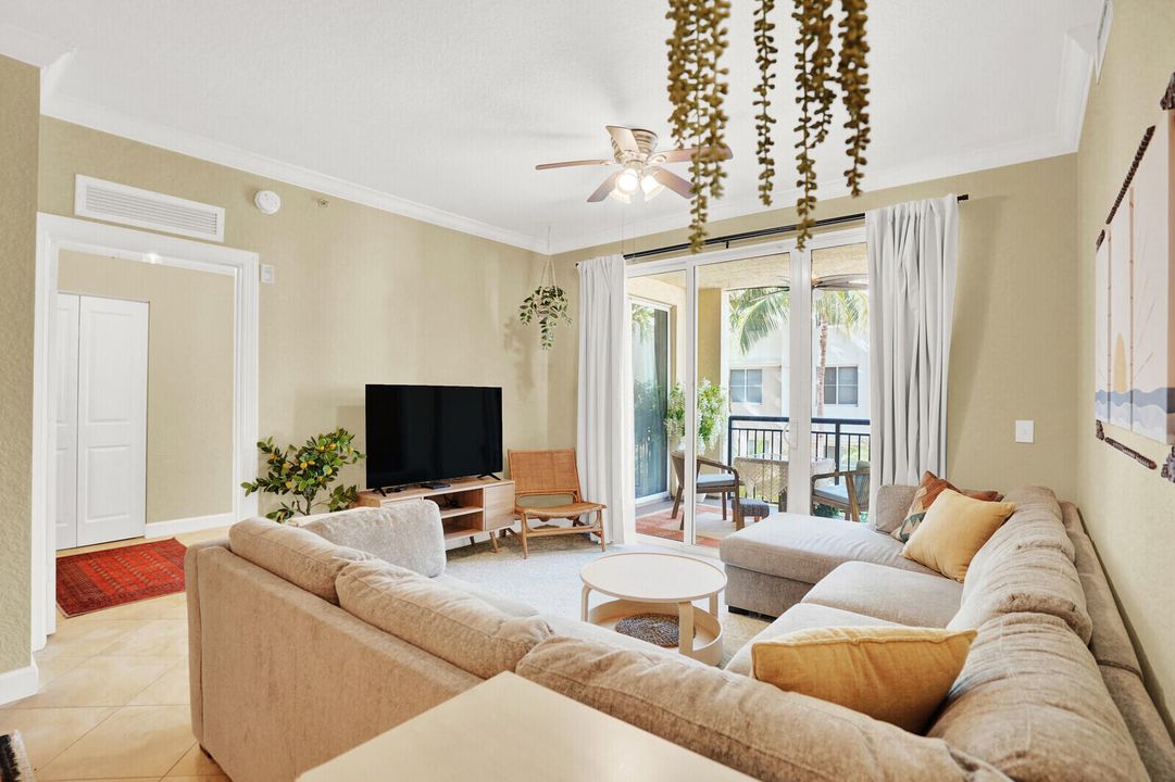 For Rent: $2,300 (2 beds, 2 baths, 1048 Square Feet)