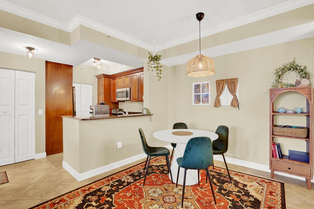 For Rent: $2,300 (2 beds, 2 baths, 1048 Square Feet)