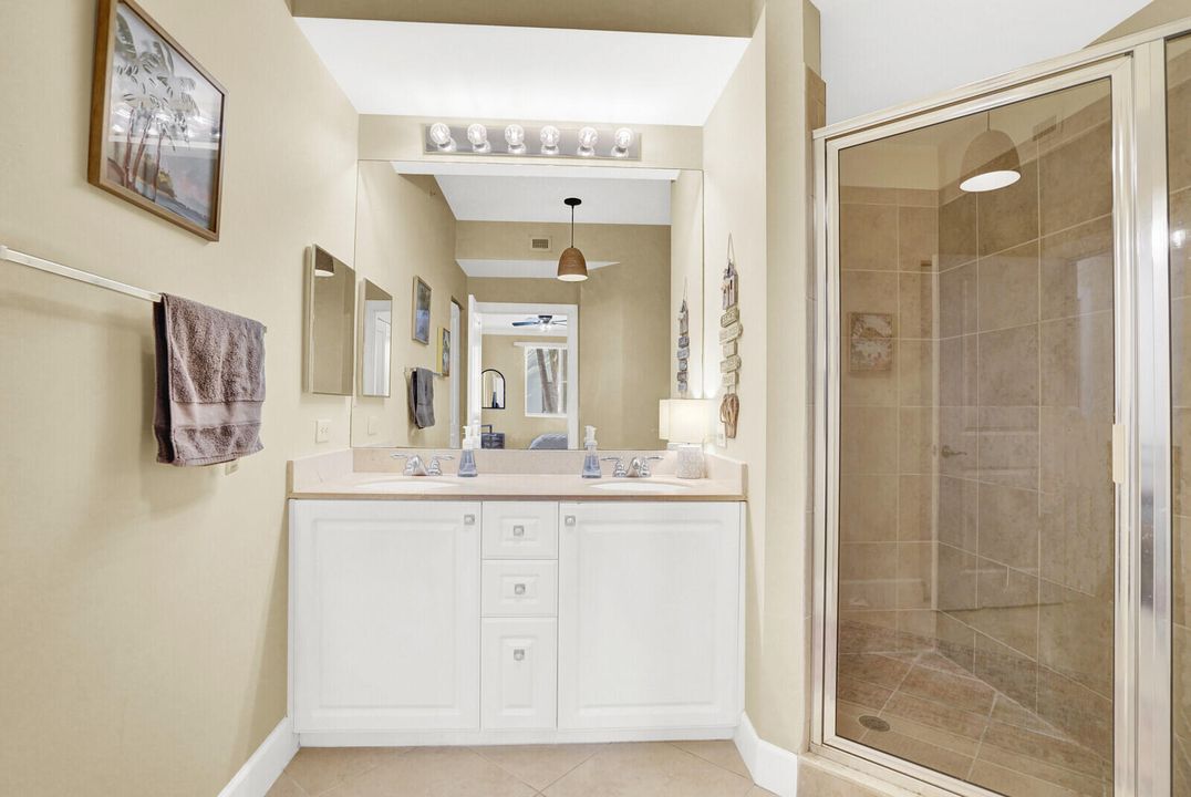 For Rent: $2,300 (2 beds, 2 baths, 1048 Square Feet)