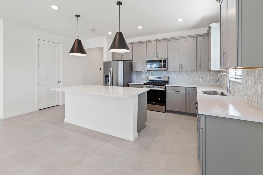 出租: $3,400 (4 贝兹, 2 浴室, 1849 平方英尺)