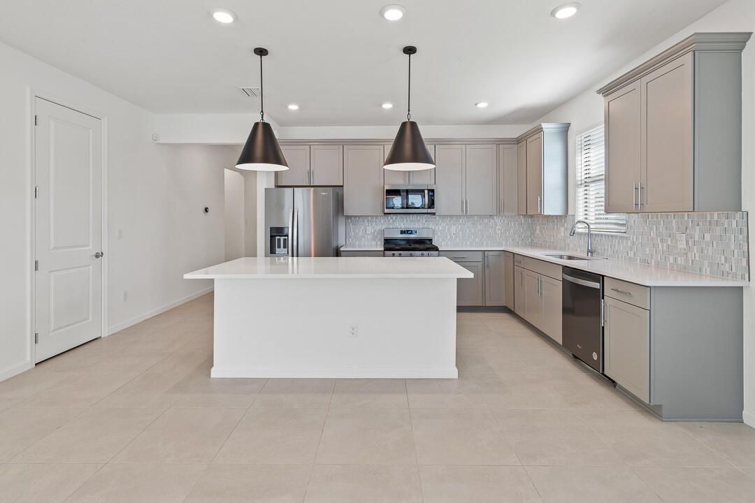 出租: $3,400 (4 贝兹, 2 浴室, 1849 平方英尺)