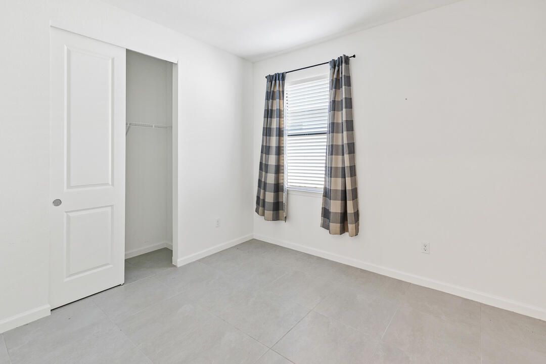 出租: $3,400 (4 贝兹, 2 浴室, 1849 平方英尺)