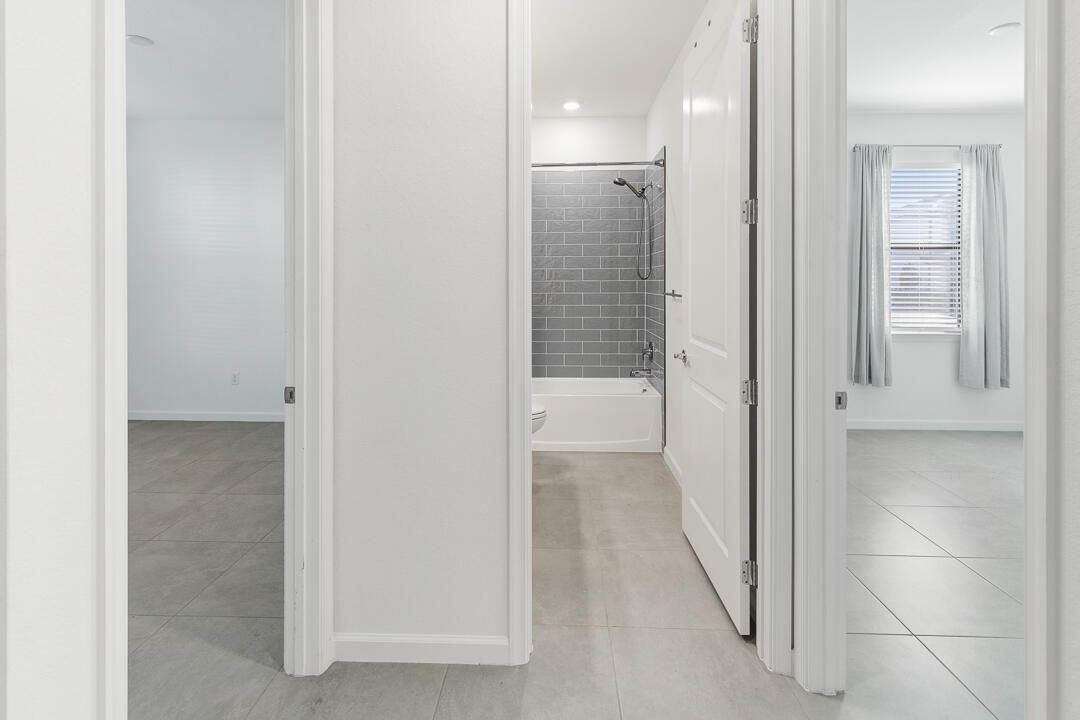 出租: $3,400 (4 贝兹, 2 浴室, 1849 平方英尺)