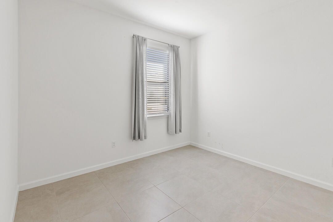 出租: $3,400 (4 贝兹, 2 浴室, 1849 平方英尺)