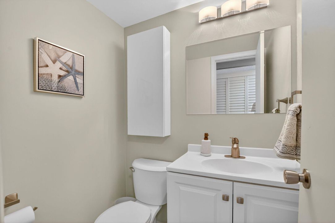 待售: $139,900 (1 贝兹, 1 浴室, 715 平方英尺)