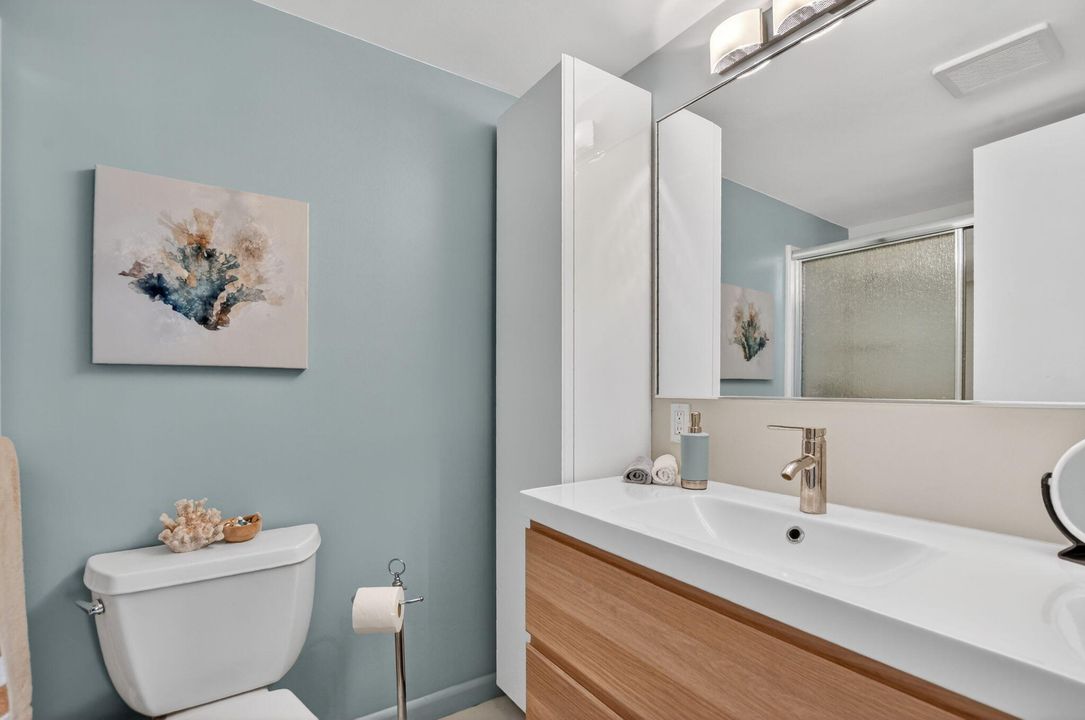 待售: $139,900 (1 贝兹, 1 浴室, 715 平方英尺)