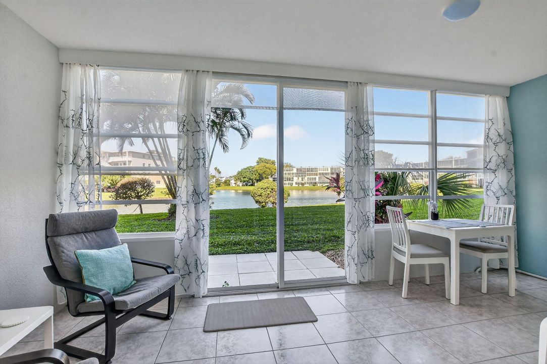 待售: $139,900 (1 贝兹, 1 浴室, 715 平方英尺)