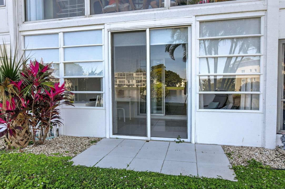 待售: $139,900 (1 贝兹, 1 浴室, 715 平方英尺)