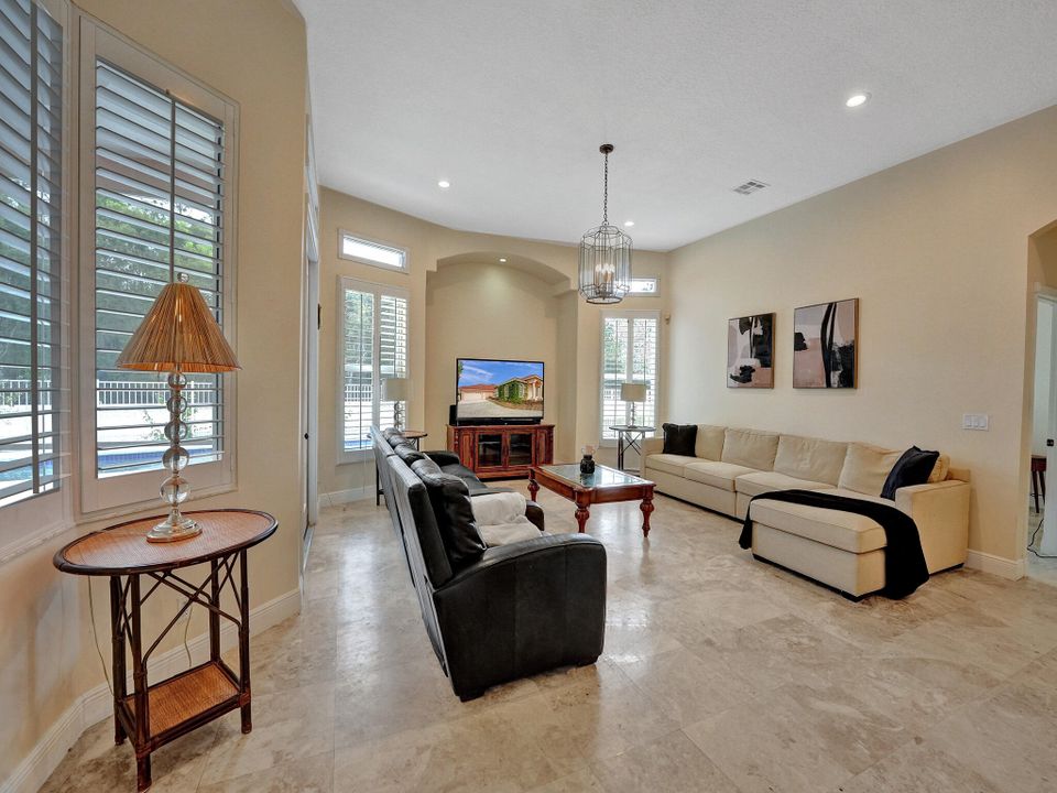 На продажу: $2,350,000 (5 спален, 5 ванн, 3320 Квадратных фут)