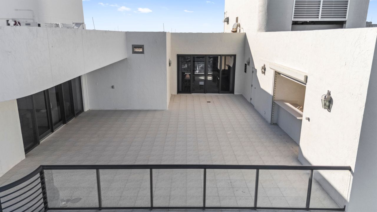 For Sale: $5,500,000 (3 beds, 3 baths, 2943 Square Feet)