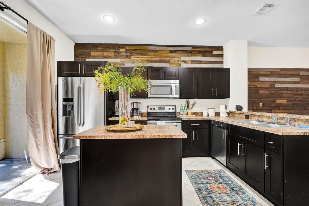 En Venta: $450,000 (3 camas, 2 baños, 1796 Pies cuadrados)