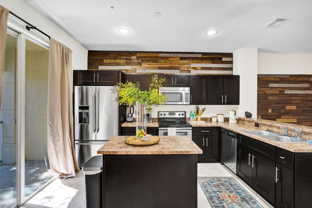 En Venta: $450,000 (3 camas, 2 baños, 1796 Pies cuadrados)