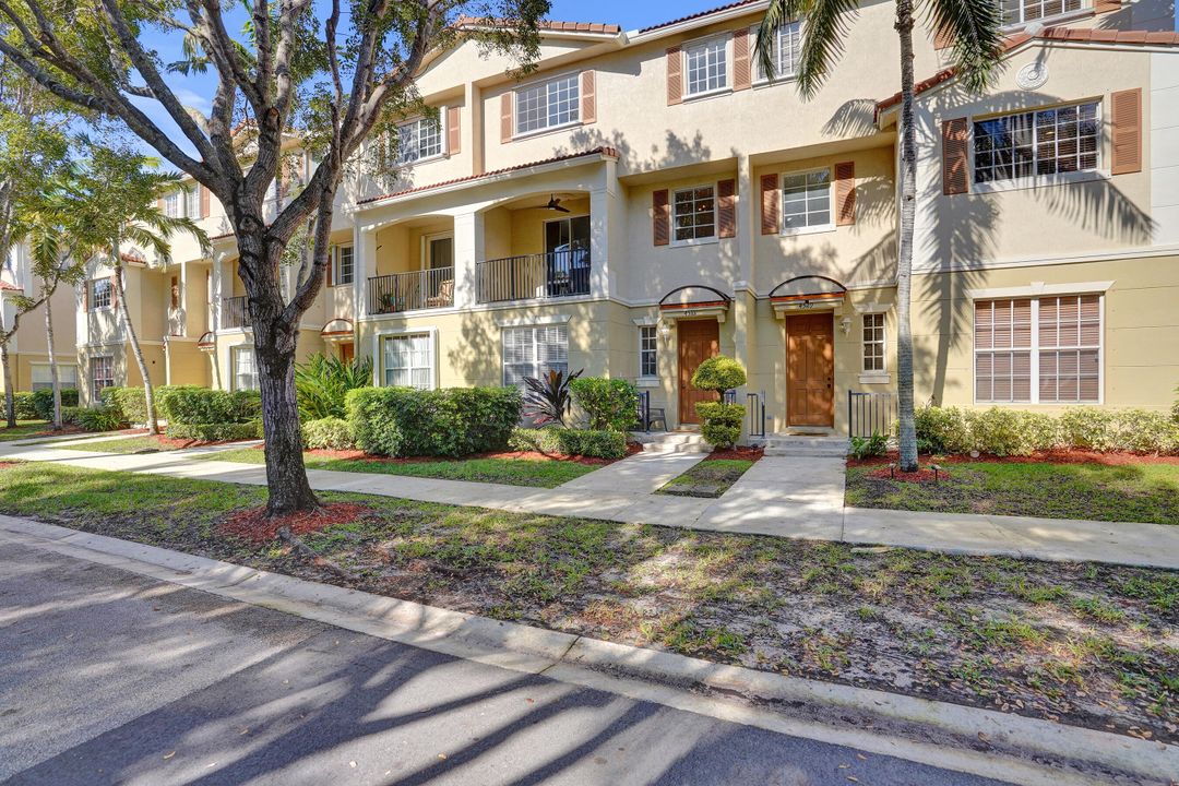 En Venta: $450,000 (3 camas, 2 baños, 1796 Pies cuadrados)