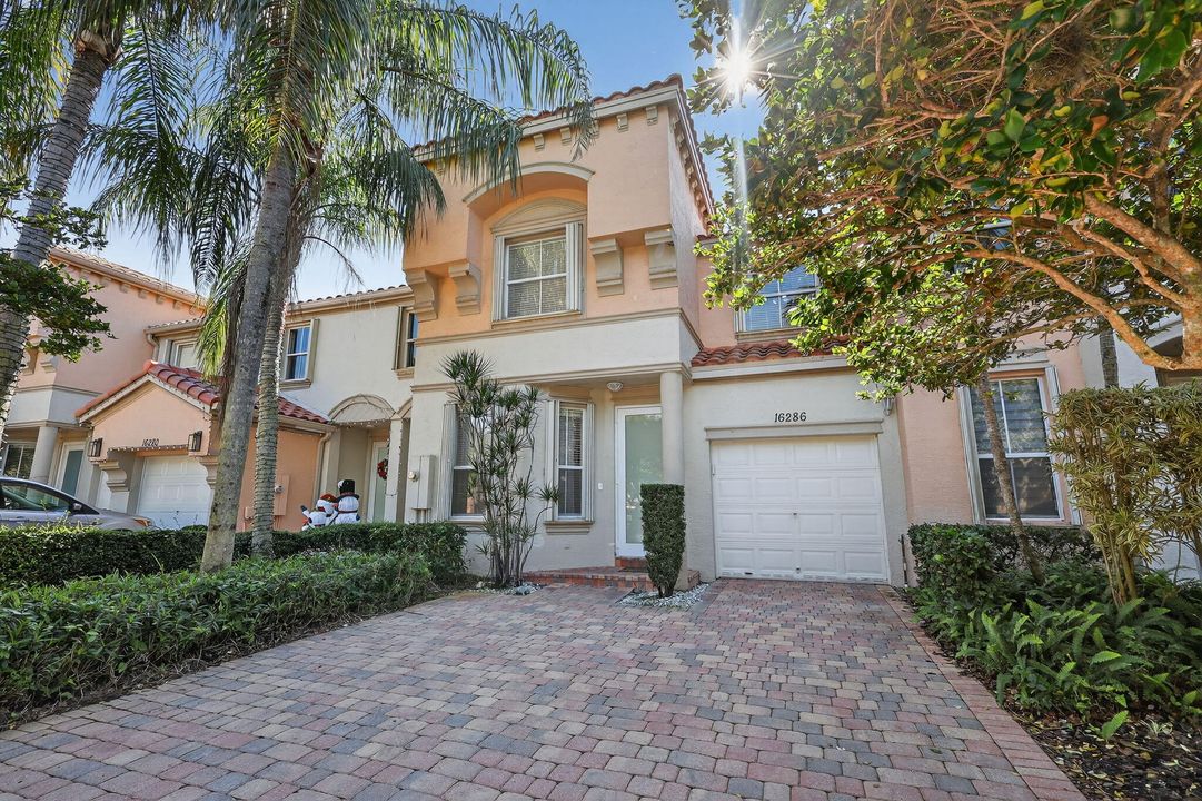 For Sale: $585,000 (3 beds, 2 baths, 1960 Square Feet)