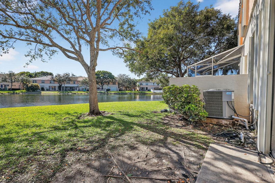 For Sale: $585,000 (3 beds, 2 baths, 1960 Square Feet)