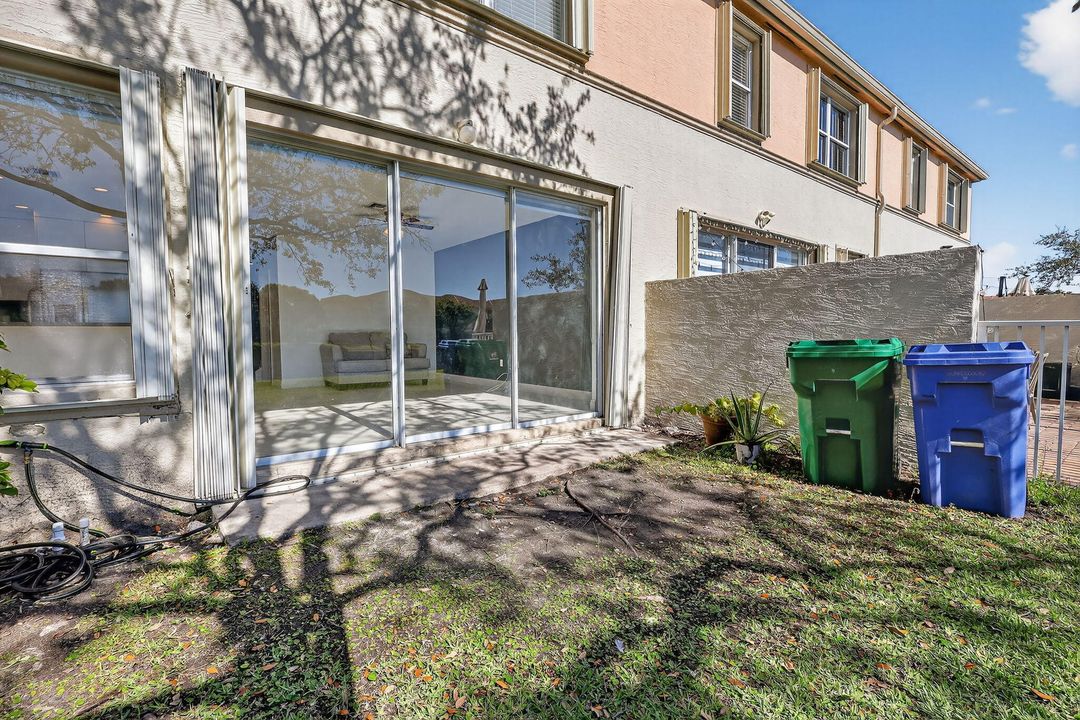 For Sale: $585,000 (3 beds, 2 baths, 1960 Square Feet)