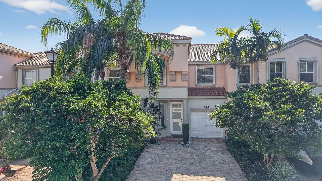 For Sale: $585,000 (3 beds, 2 baths, 1960 Square Feet)