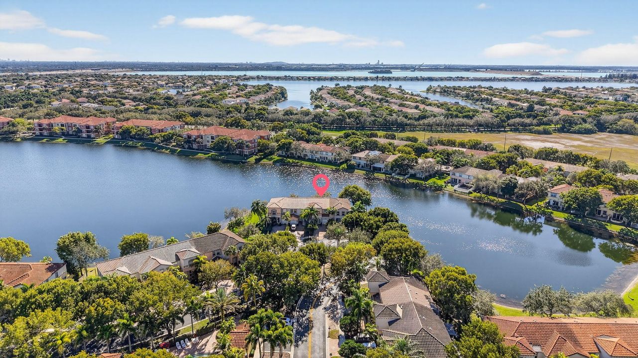 For Sale: $585,000 (3 beds, 2 baths, 1960 Square Feet)