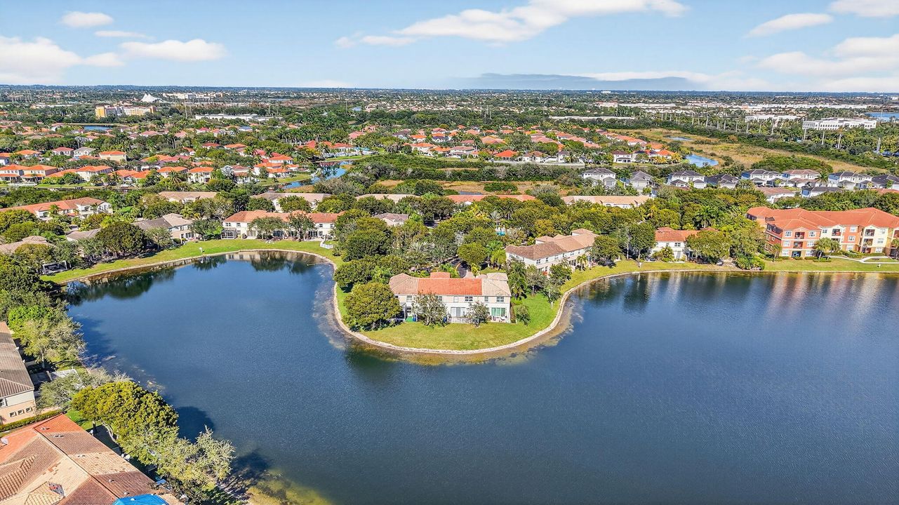 For Sale: $585,000 (3 beds, 2 baths, 1960 Square Feet)