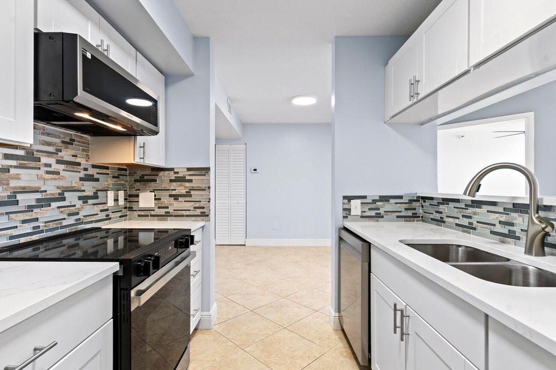 For Sale: $235,000 (2 beds, 1 baths, 922 Square Feet)