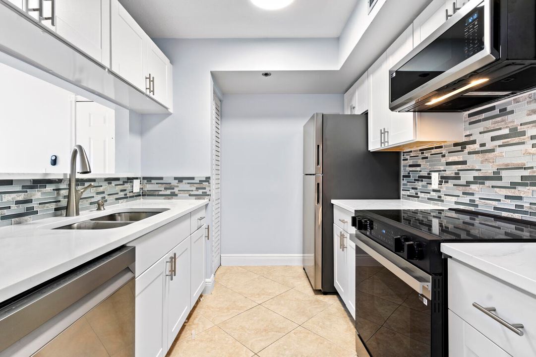 For Sale: $235,000 (2 beds, 1 baths, 922 Square Feet)