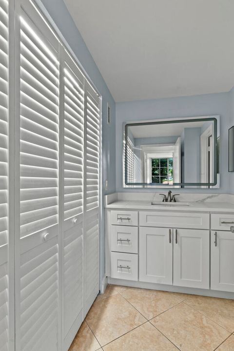 For Sale: $235,000 (2 beds, 1 baths, 922 Square Feet)