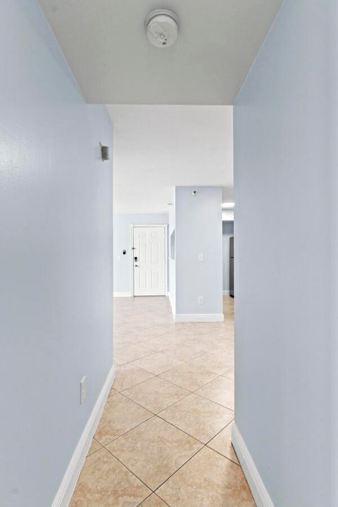 For Sale: $235,000 (2 beds, 1 baths, 922 Square Feet)