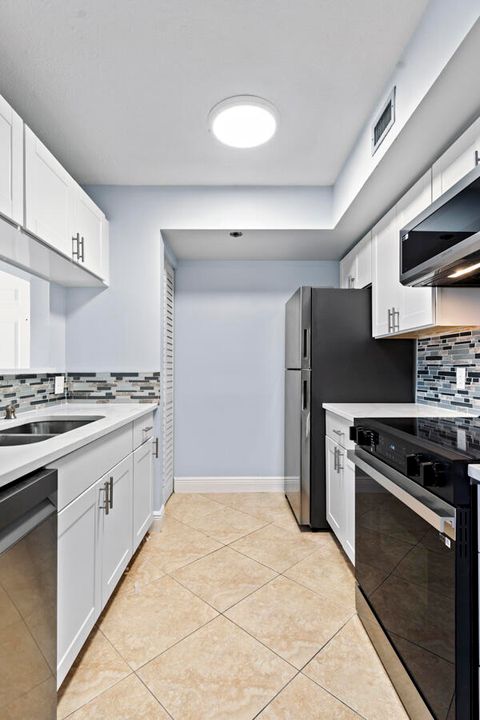 For Sale: $235,000 (2 beds, 1 baths, 922 Square Feet)