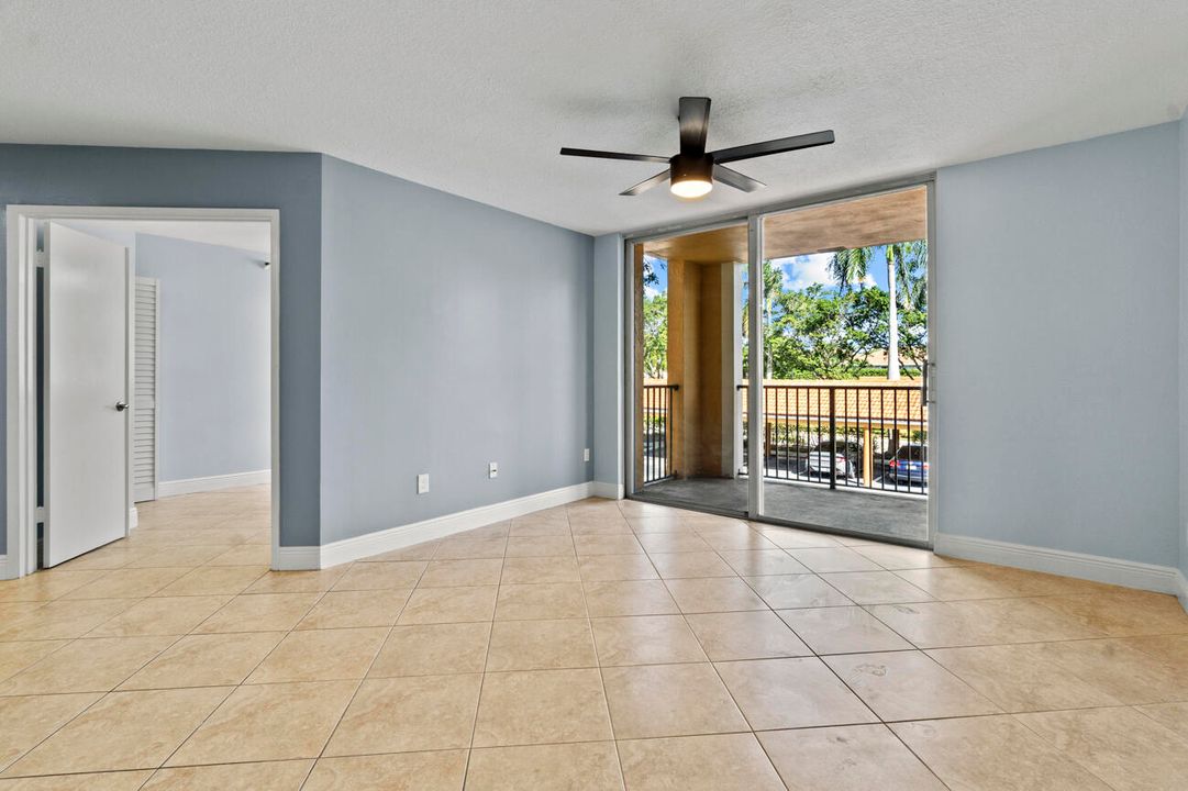 For Sale: $235,000 (2 beds, 1 baths, 922 Square Feet)