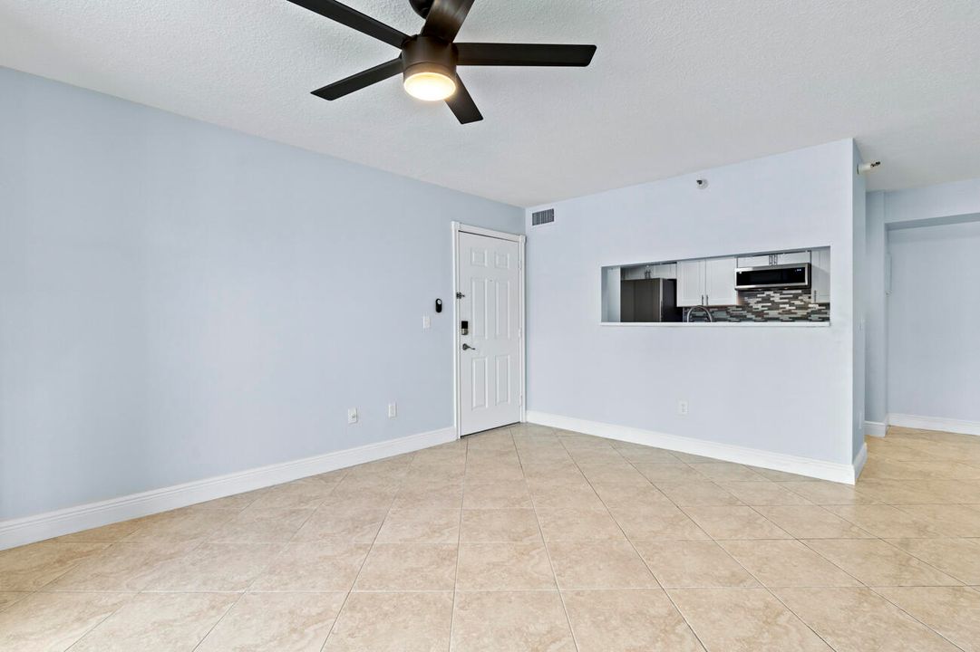 For Sale: $235,000 (2 beds, 1 baths, 922 Square Feet)