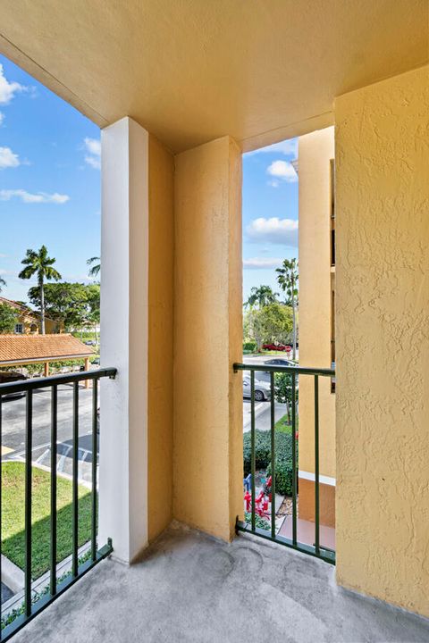 For Sale: $235,000 (2 beds, 1 baths, 922 Square Feet)