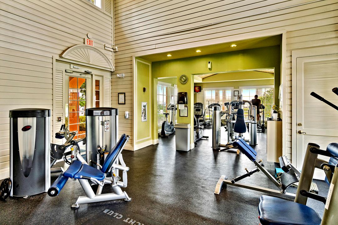 For Sale: $235,000 (2 beds, 1 baths, 922 Square Feet)