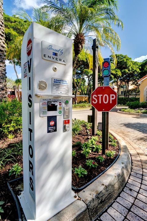 For Sale: $235,000 (2 beds, 1 baths, 922 Square Feet)