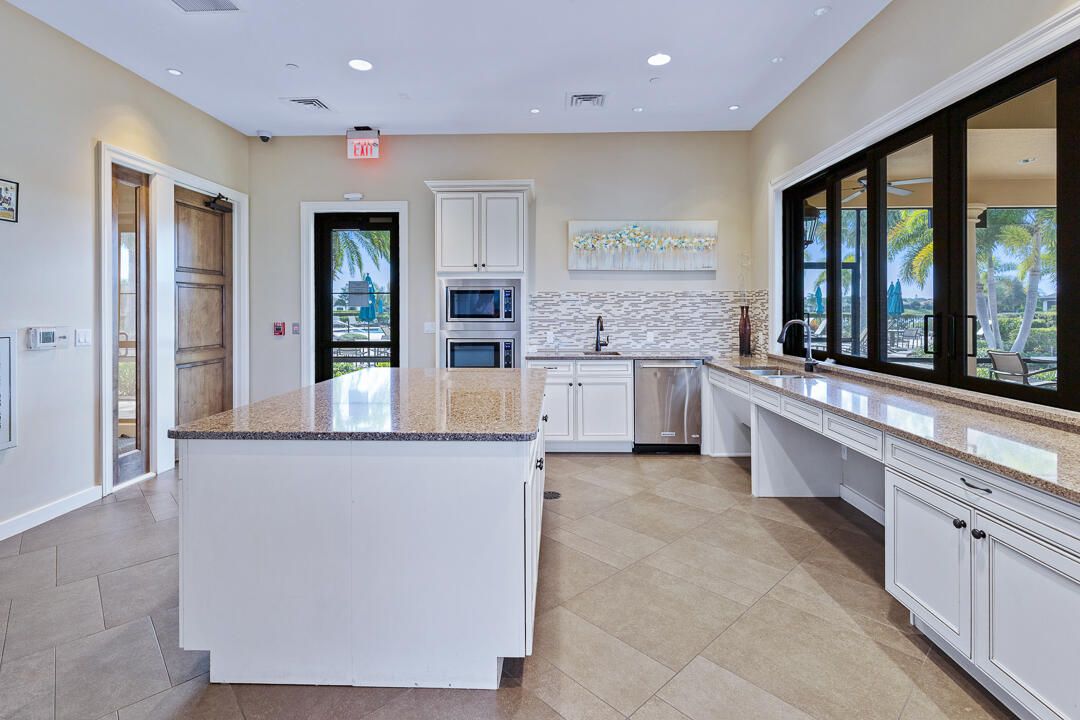 出租: $3,400 (4 贝兹, 2 浴室, 1849 平方英尺)