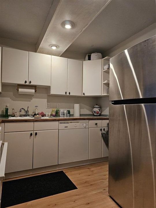 For Sale: $124,900 (1 beds, 1 baths, 658 Square Feet)