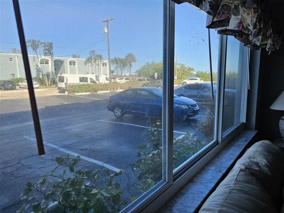 For Sale: $124,900 (1 beds, 1 baths, 658 Square Feet)