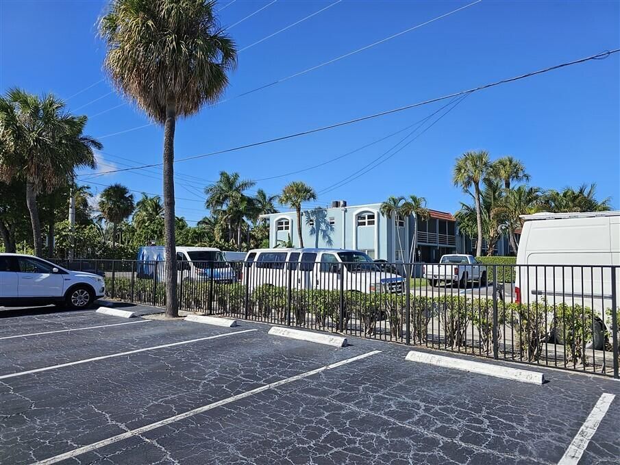 For Sale: $124,900 (1 beds, 1 baths, 658 Square Feet)