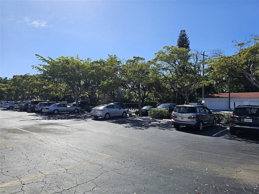 For Sale: $124,900 (1 beds, 1 baths, 658 Square Feet)