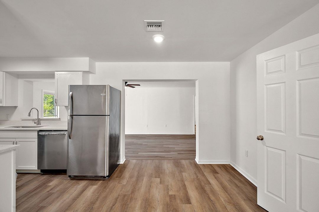 En Venta: $400,000 (4 camas, 3 baños, 2196 Pies cuadrados)