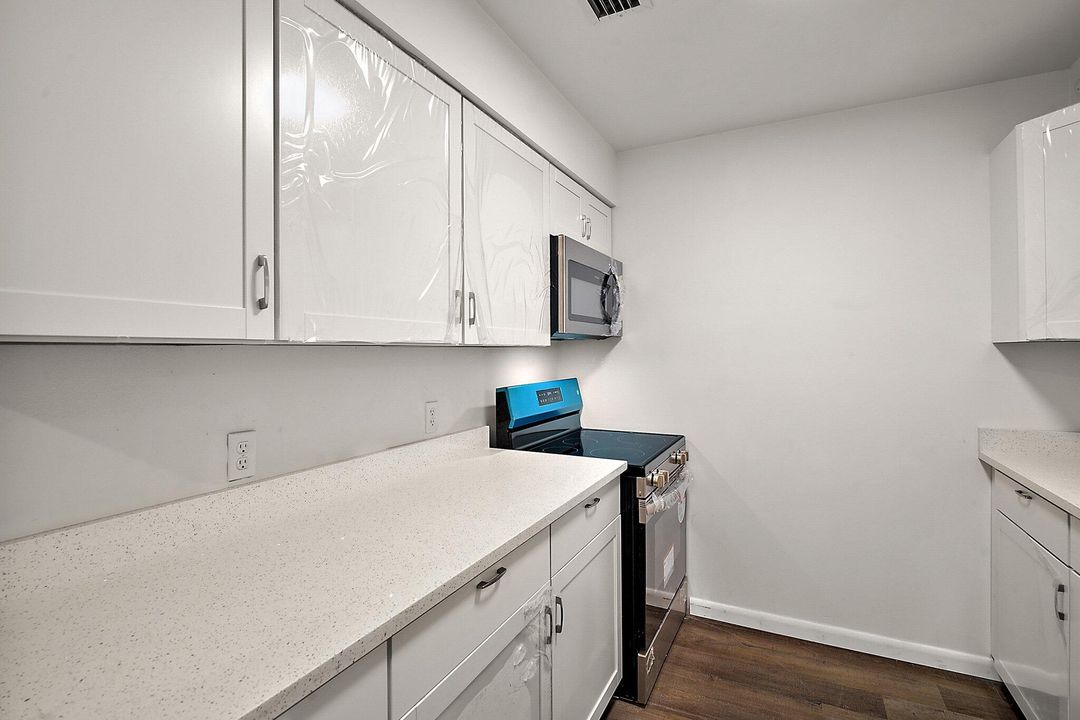 En Venta: $400,000 (4 camas, 3 baños, 2196 Pies cuadrados)