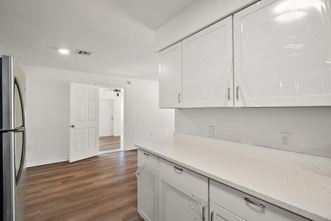 En Venta: $400,000 (4 camas, 3 baños, 2196 Pies cuadrados)