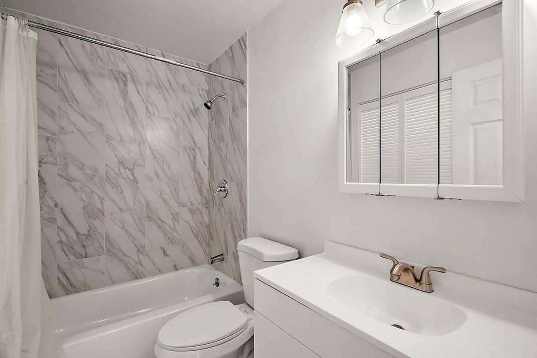 En Venta: $400,000 (4 camas, 3 baños, 2196 Pies cuadrados)