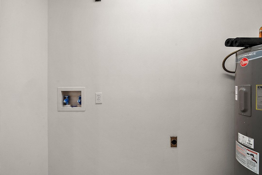 En Venta: $400,000 (4 camas, 3 baños, 2196 Pies cuadrados)