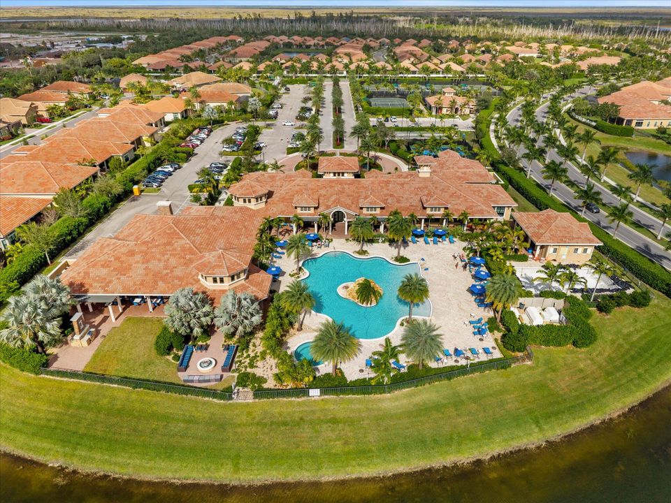 En Venta: $949,000 (2 camas, 2 baños, 2300 Pies cuadrados)