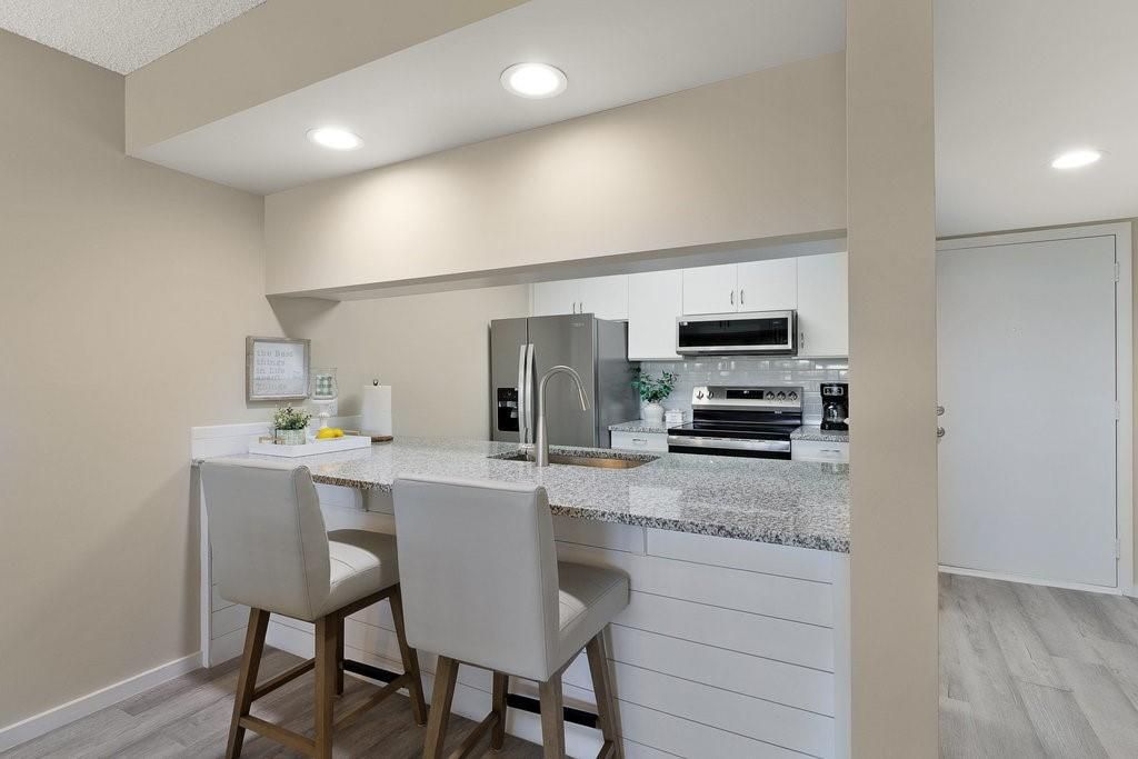 For Sale: $174,500 (1 beds, 1 baths, 804 Square Feet)