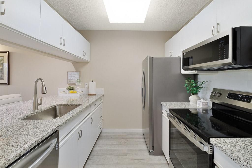 For Sale: $174,500 (1 beds, 1 baths, 804 Square Feet)