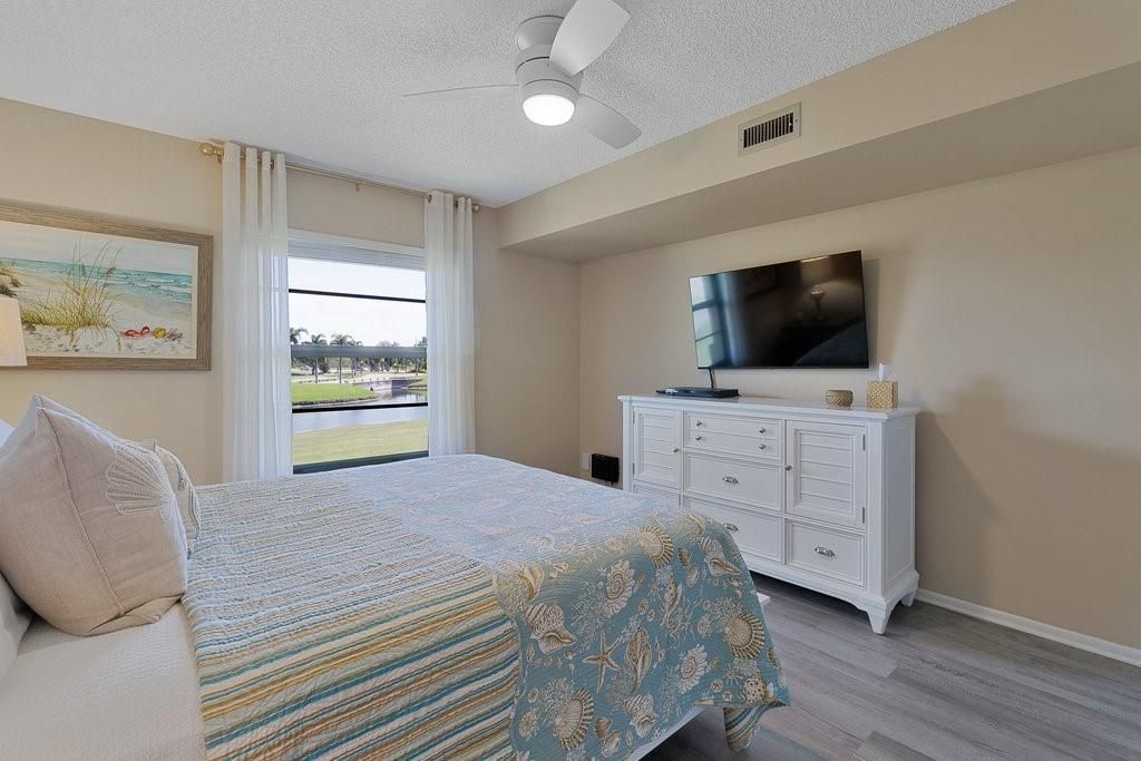 For Sale: $174,500 (1 beds, 1 baths, 804 Square Feet)