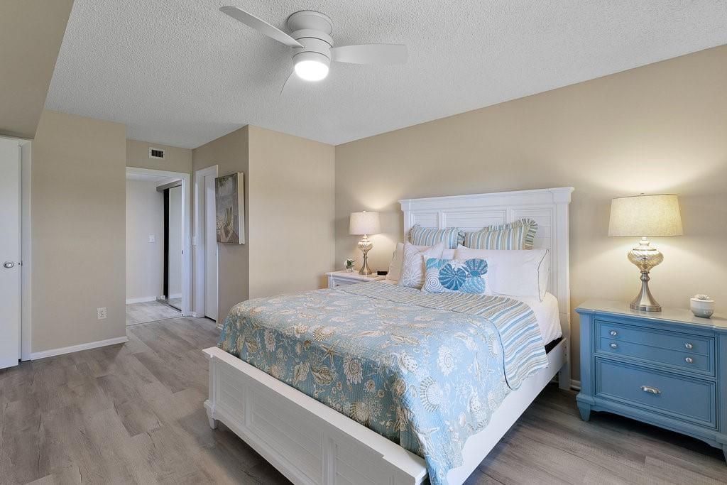 For Sale: $174,500 (1 beds, 1 baths, 804 Square Feet)