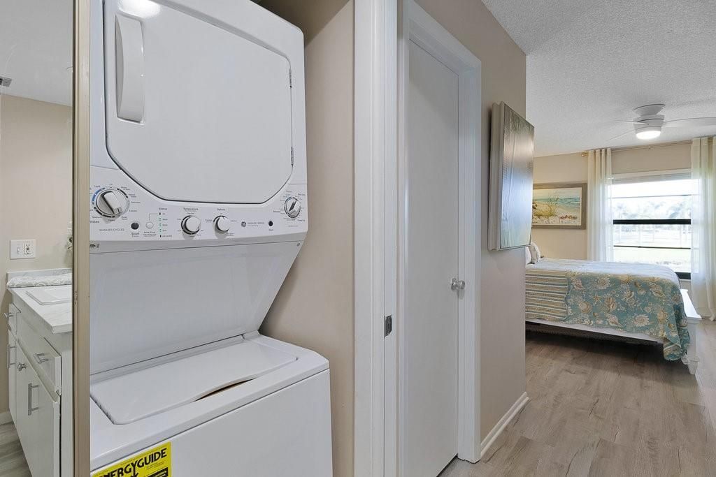 For Sale: $174,500 (1 beds, 1 baths, 804 Square Feet)