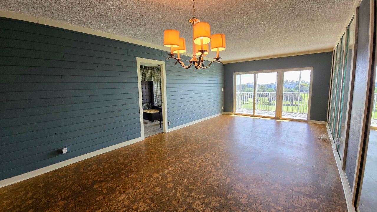 待售: $139,000 (1 贝兹, 1 浴室, 900 平方英尺)